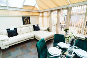 Turves Place, 3 Bedroom property/near MCR Airport